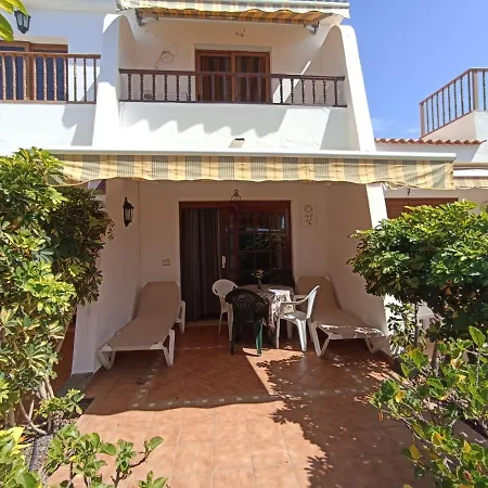 Casa Adel アパート *